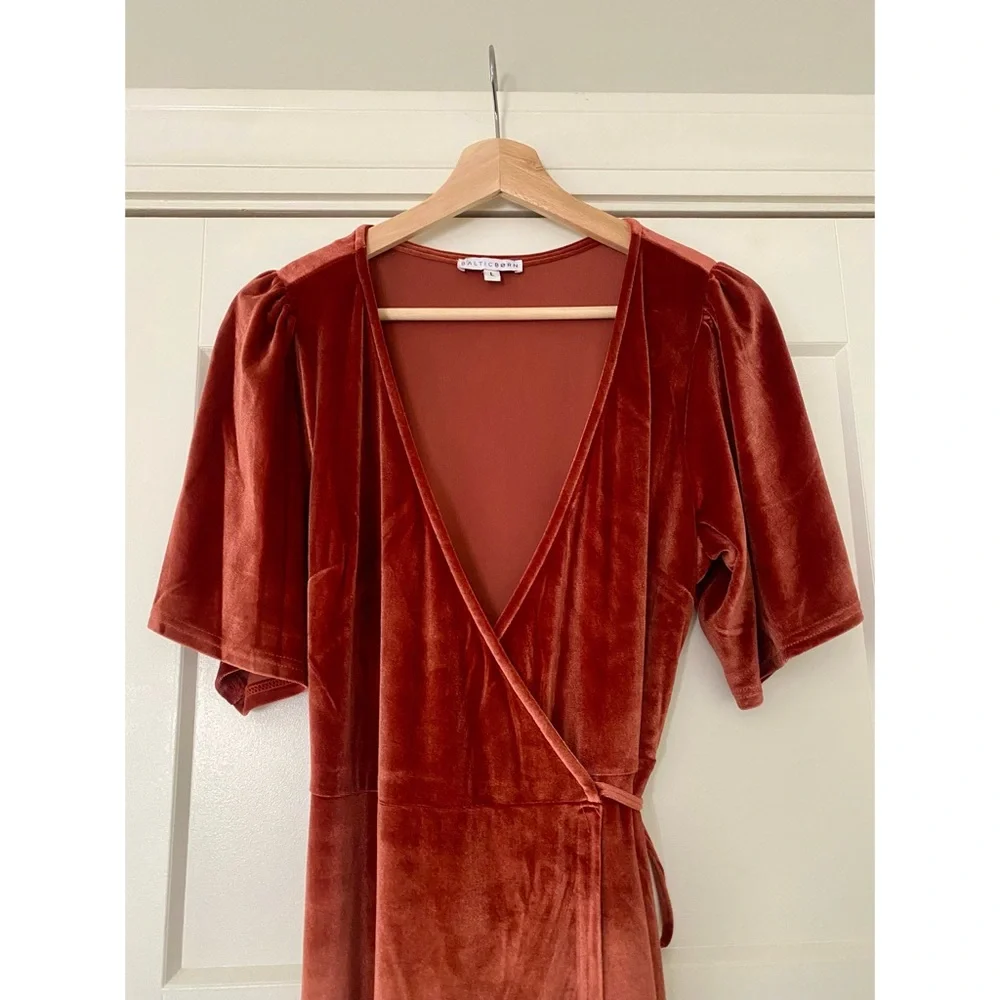 Baltic Born Rust Velvet Dress Katelyn Maxi Wrap Dress | Cinnamon
L - Picture 2 of 4